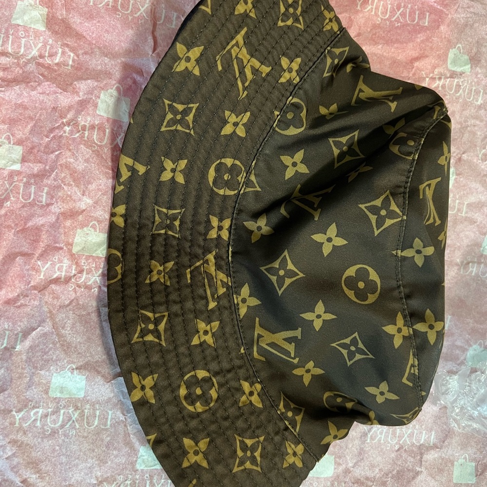 Louis Vuitton Monogram Reversible Bucket Hat - Picture 4 of 11